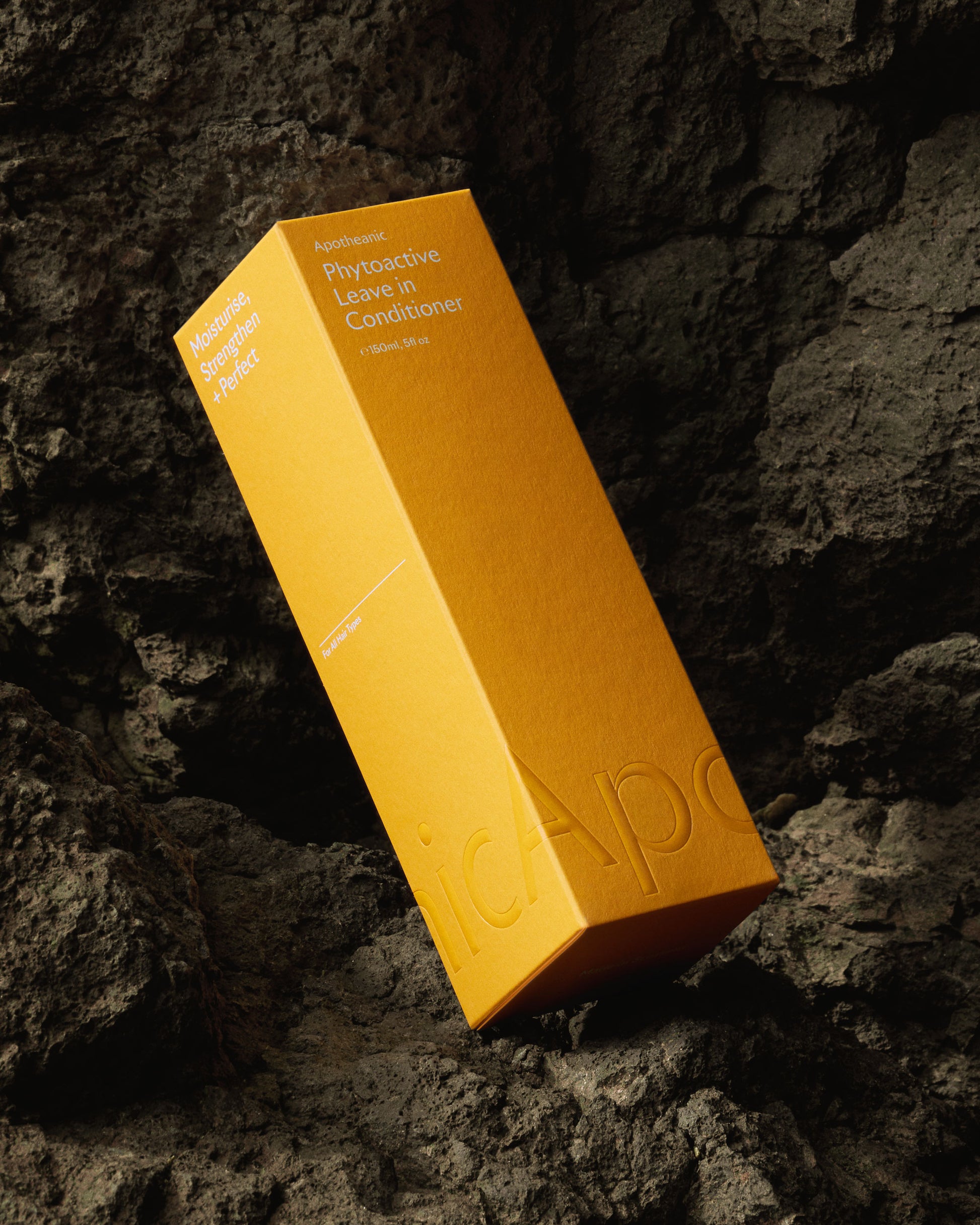 Apotheanic Phytoactive Leave in Conditioner, leave in treatment for dry and damaged hair. Box picture